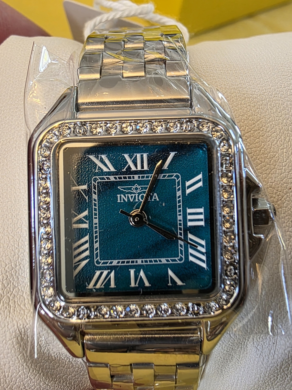 Invicta Celestial 70435 is an elegant Invicta Celestial Women's Watch 29mm